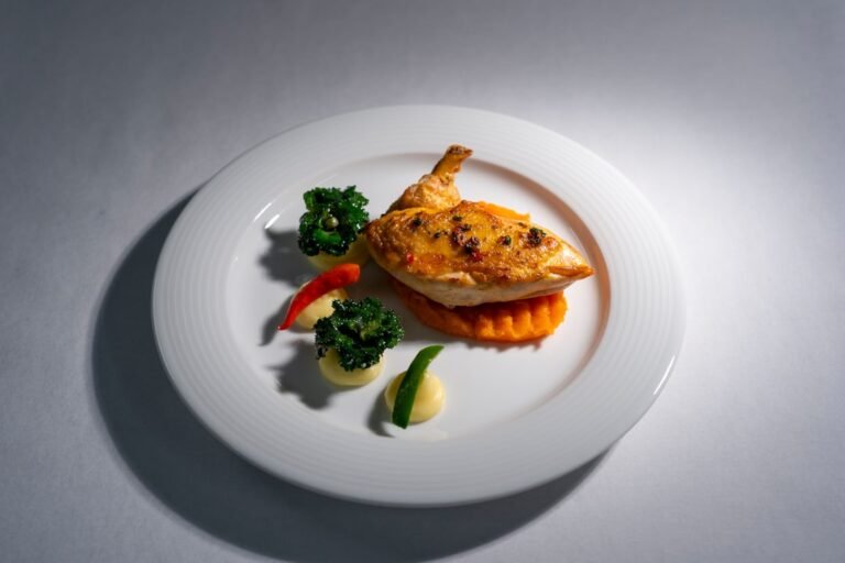 calories in chicken breast 100g - Photo by Robert Schneider on Unsplash